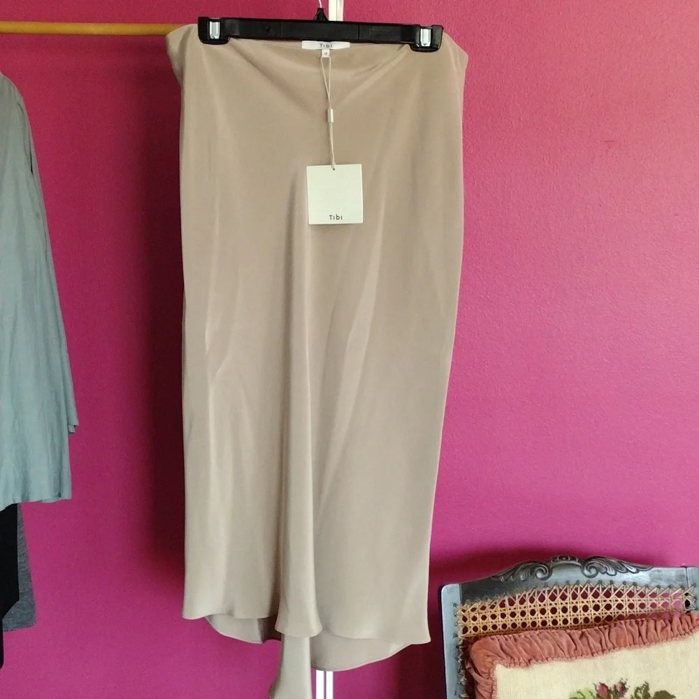 Tibi **NWT** silk 4 ply bias cut skirt in latte color. Size 12. - Picture 5 of 15